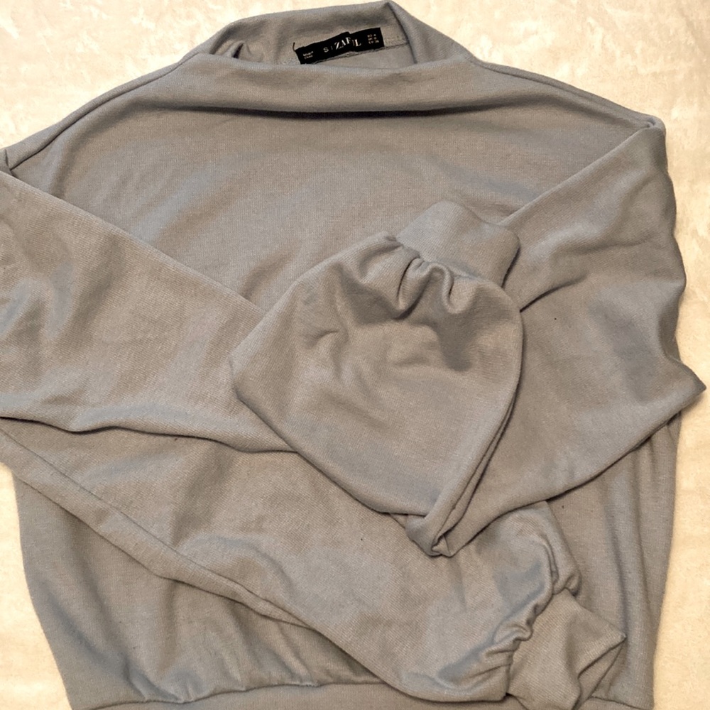 Zaful women’s sz s crop top with puffy sleeves & mock neck light blue